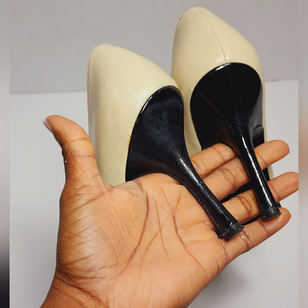 Via Spiga Cream and Black Pointed Toe Heels - Picture 3 of 10